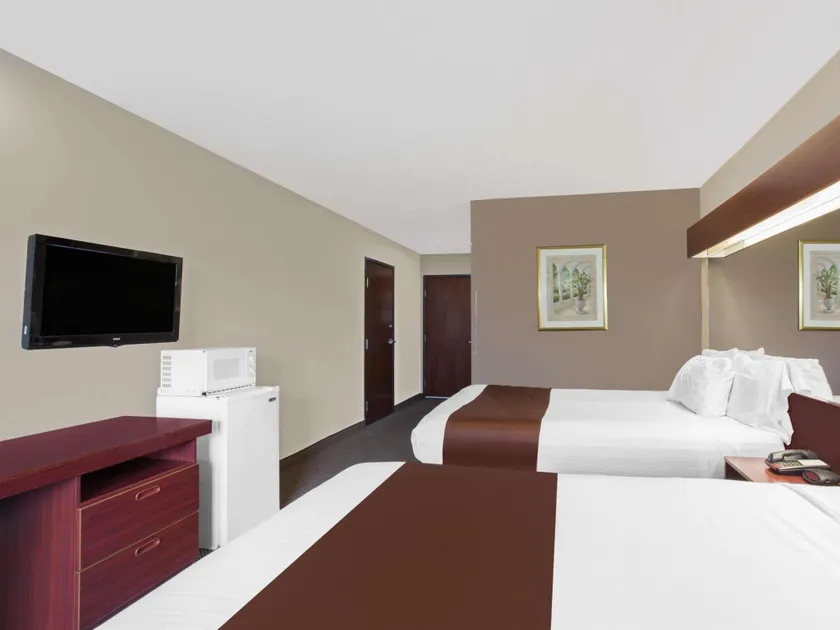 Microtel Inn & Suites by Wyndham Meridian - Image 1