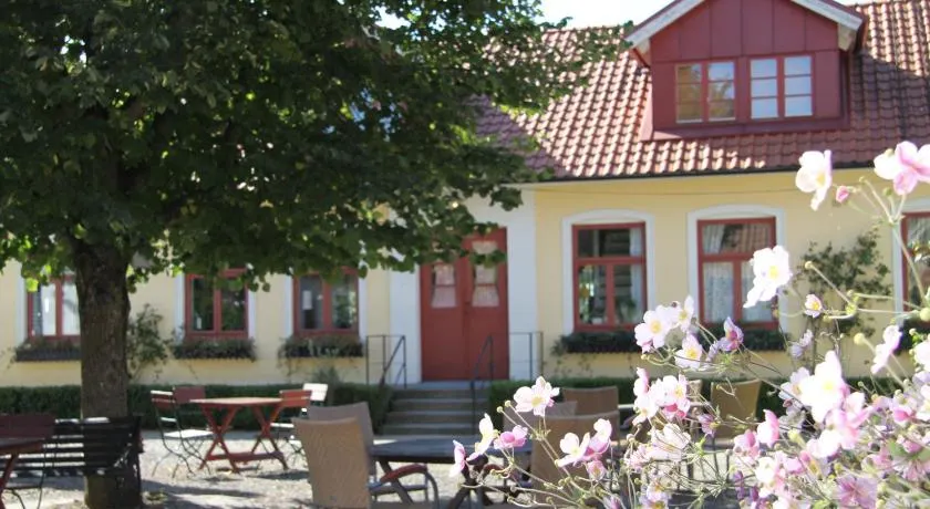 Blåsingsborgs Gårdshotell på Österlen - Image 1