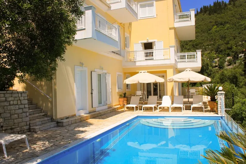 Magnificent villa with panoramic views of the sea - Image 1