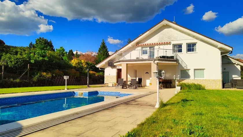 Pool cottage retreat near Prague - Image 1