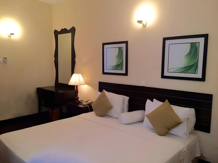 Tropic Inn - Mount Lavinia - Image 1