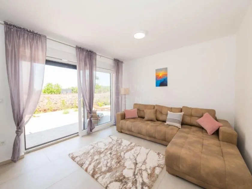 Apartment mit privatem Pool, Garten und Terrasse - Image 1
