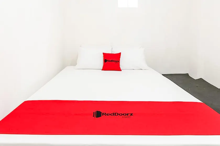 RedDoorz Syariah at Hotel Yasmine Pandaan - Image 1