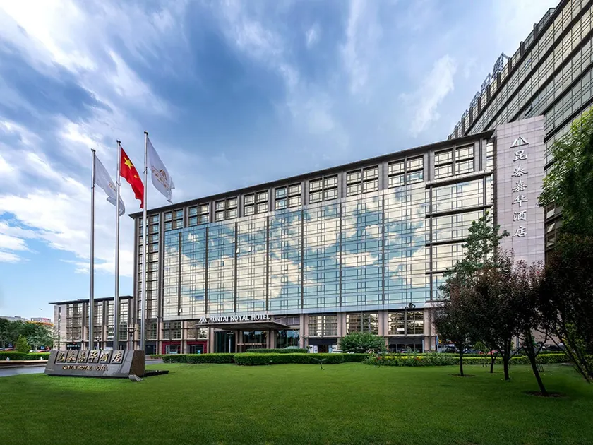 Beijing Kuntai Royal Hotel - Image 1