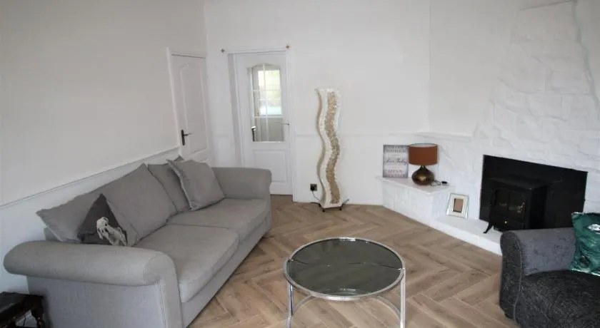Whitley Bay - Sleeps 6 - Parking - Fast Wifi - Dogs Welcome - Image 1