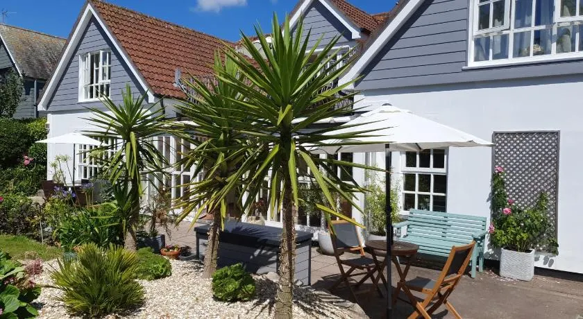 Falmouth Bay Holiday Apartments - Image 1
