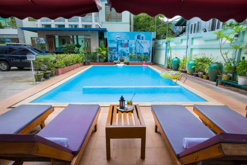 Ten Mile Hotel - Image 1