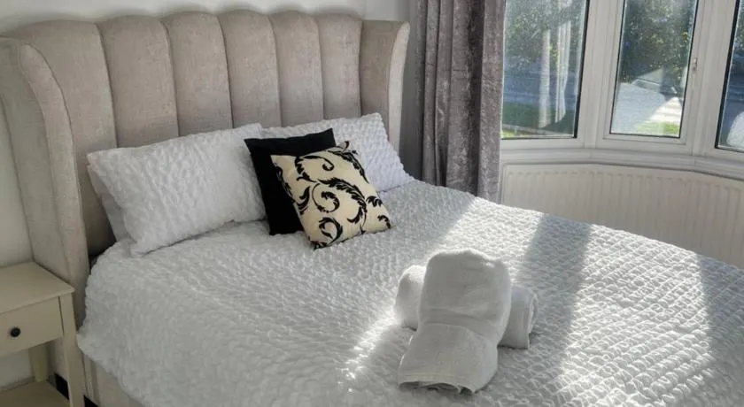 Coastal Corporate Stays - Image 1