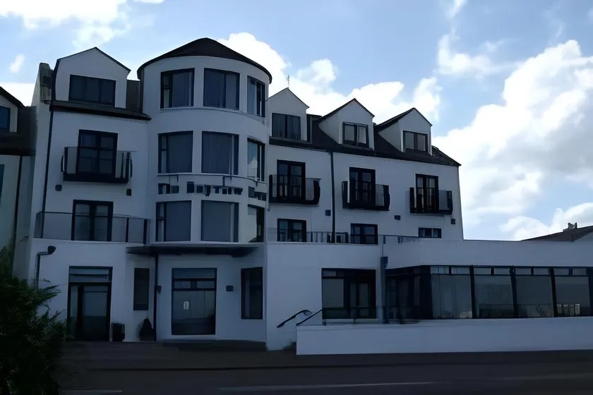 Bayview Hotel - Image 1