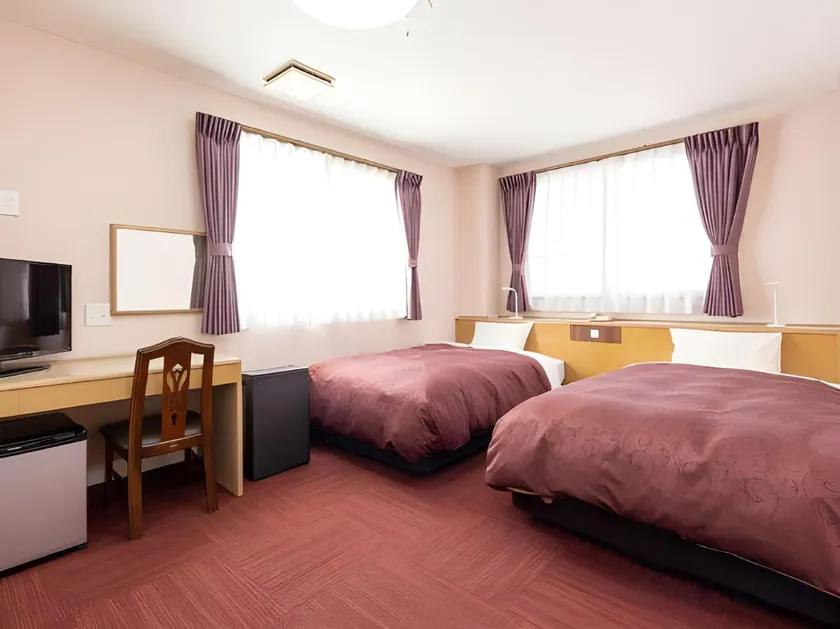 Sanda Sunrise Hotel - Image 1