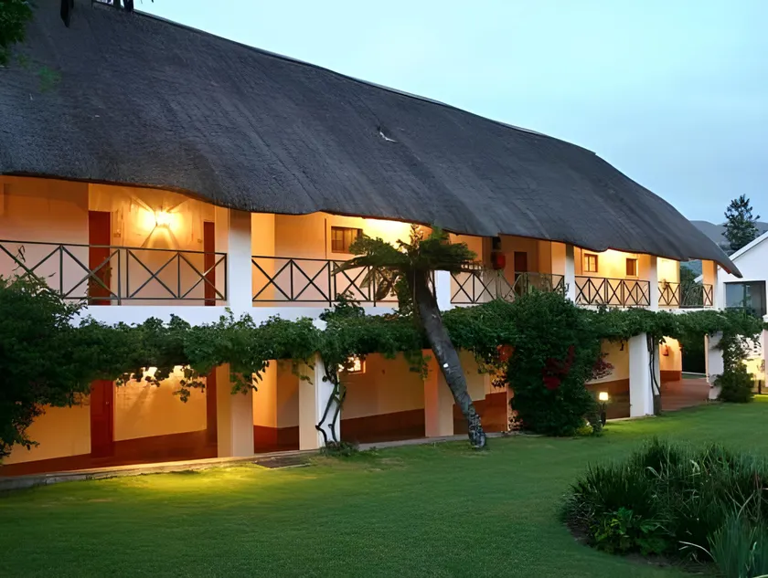 Champagne Castle Hotel - Image 1