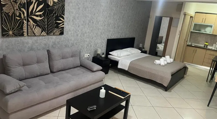 AVR Airport Deluxe Suites 4 AIRPORT FREE SHUTLE - Image 1