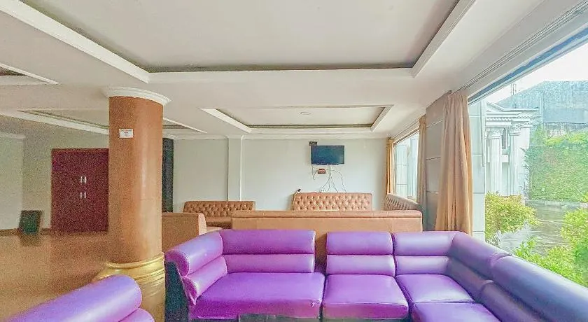 Urbanview Hotel D Calton Sukabumi - Image 1