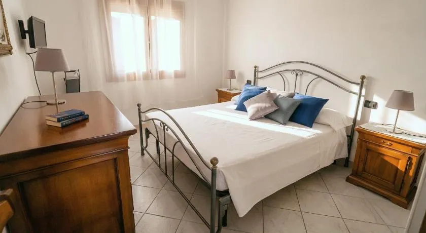 Cavour Apartment With Terrace - Image 1