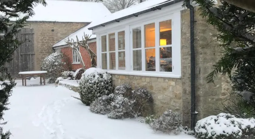 Norburton Hall Cottages - Image 1