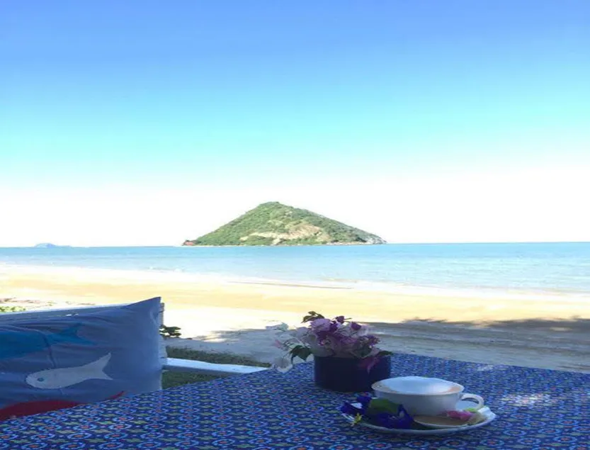 Brassiere Beach Hotel - Image 1