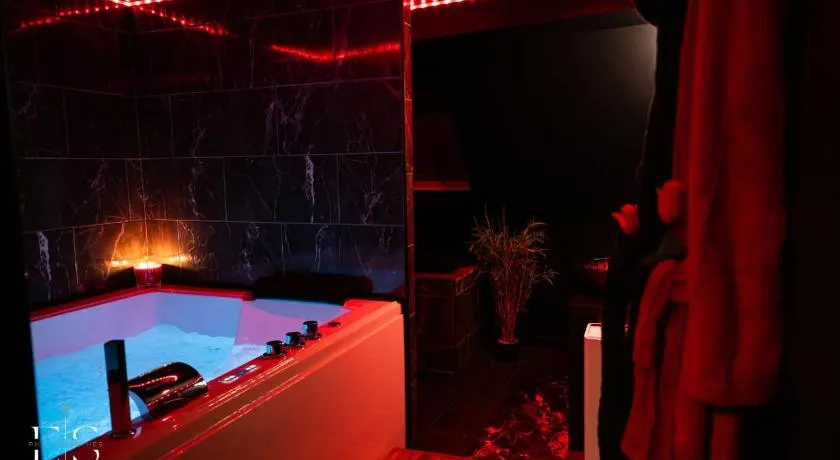 Dark love room - Image 1