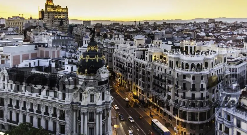 M&F Apartaments Gran Via - Image 1
