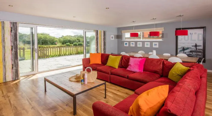PointBreak Sleeps 12 with hot tub-Great celebration house-Dog friendly - Image 1