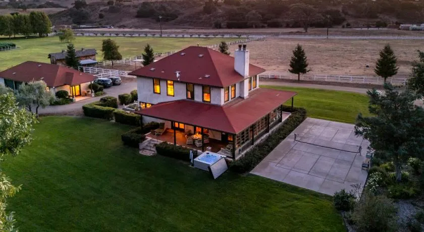Foxen Canyon Retreat by Paradise Retreats - Image 1