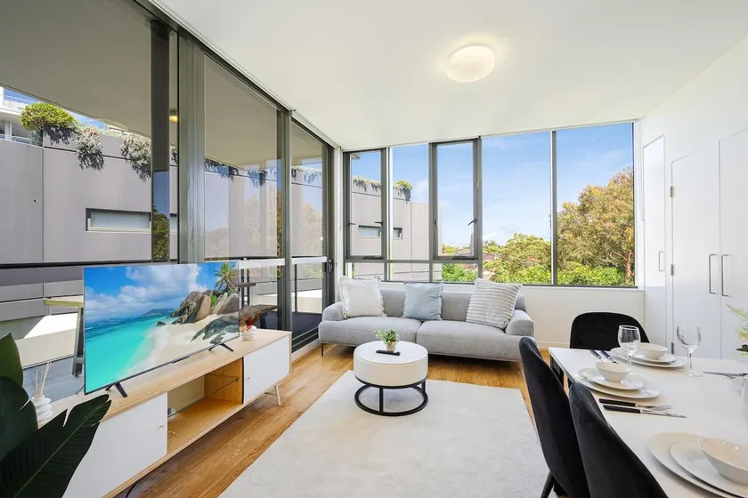 Rosebery Near Airport & Train & Shops Free Parking - Image 1