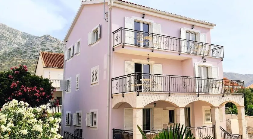 NML Holiday Apartments - Image 1