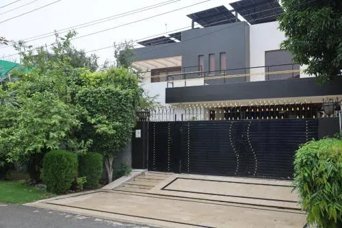 Executive Residency Lahore - Image 1