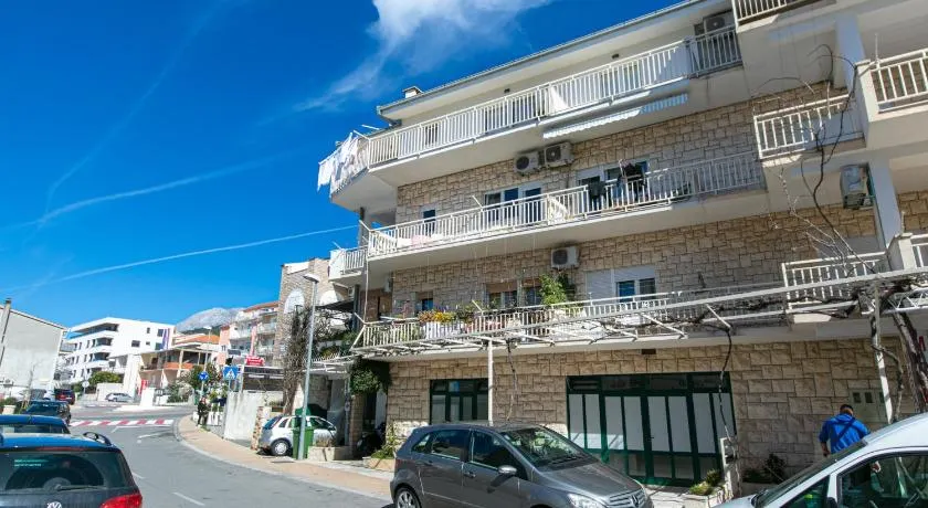 Apartments with WiFi Makarska - 19995 - Image 1