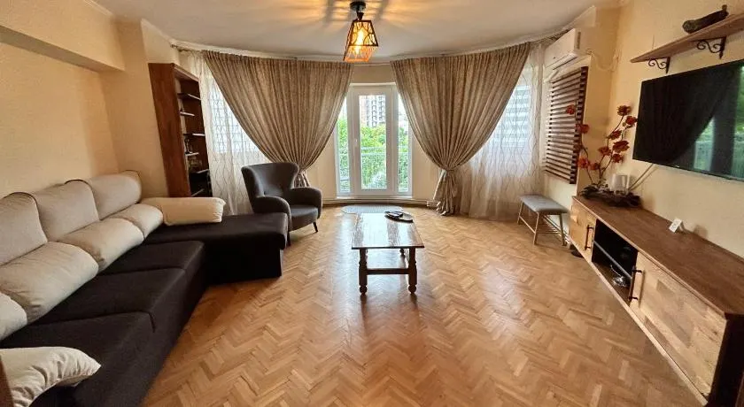 Apartment Palace of Parliament - Image 1