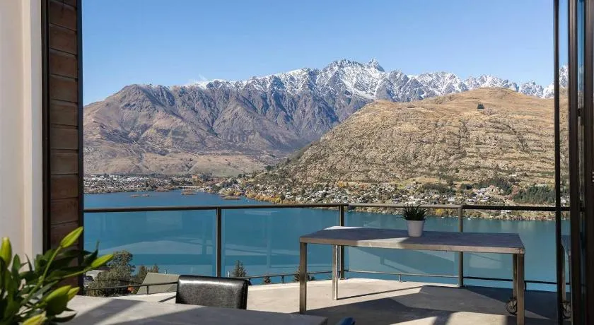 Modern Alpine Living with Spectacular View - Image 1