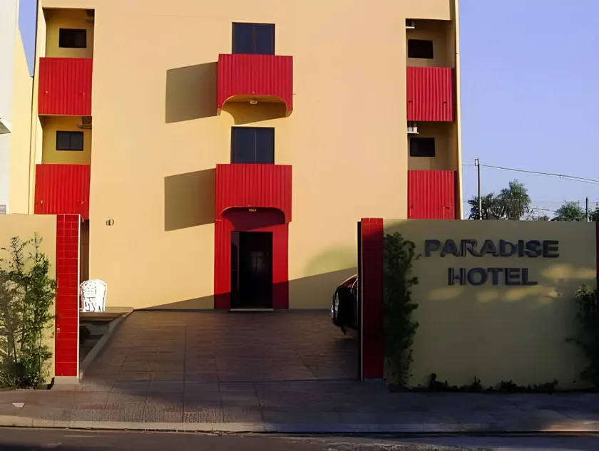 Paradise Hotel - Image 1