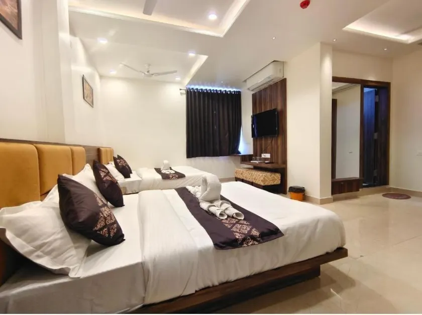 Hotel Vrinda Inn - Image 1