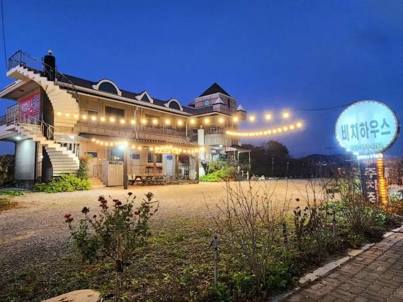 Taean Kkotji Beach House Pension - Image 1
