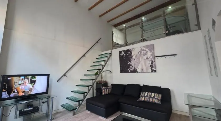 Urban Oasis - BIG stylish Apartment - Image 1