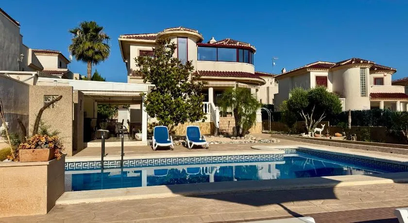 Maikran Premium Fantastic Family Villa with Pool - Image 1