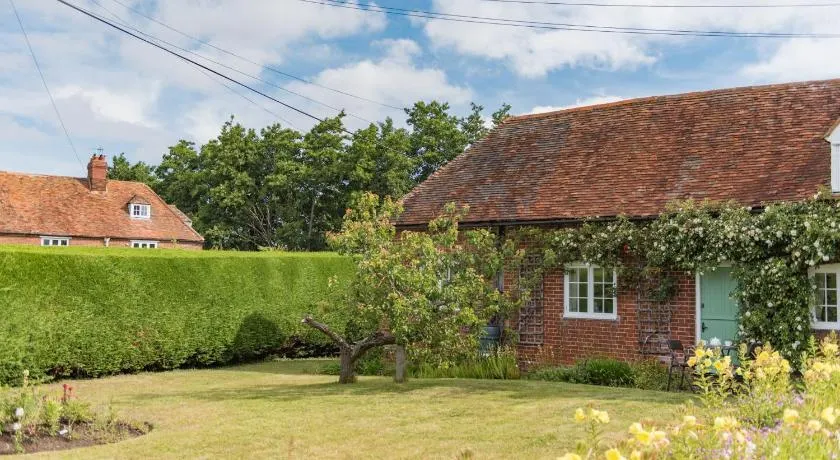 Plum Pudding Cottage by Bloom Stays - Image 1