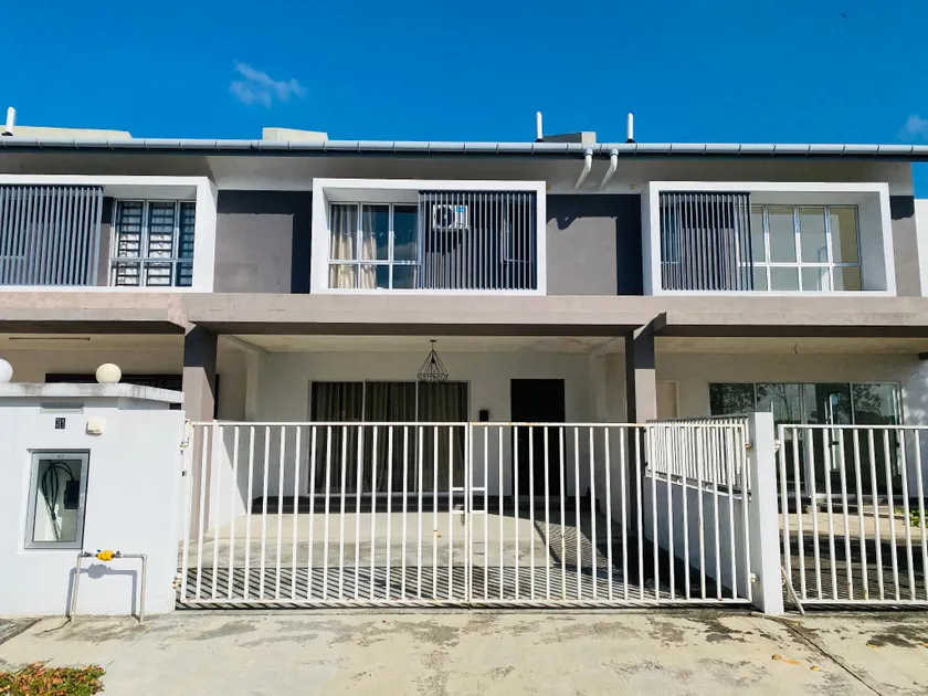 Hanah Home Pagoh - Image 1