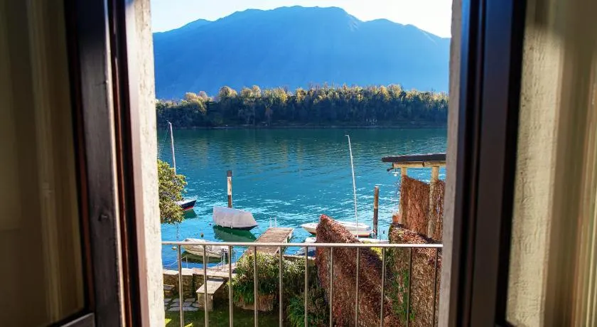 Olea Garden & Lake - by MyHomeInComo - Image 1