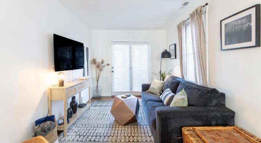 Cozy Beach Cottage Near The Bay - Image 1