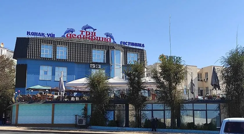 Three Dolphins Hotel - Image 1