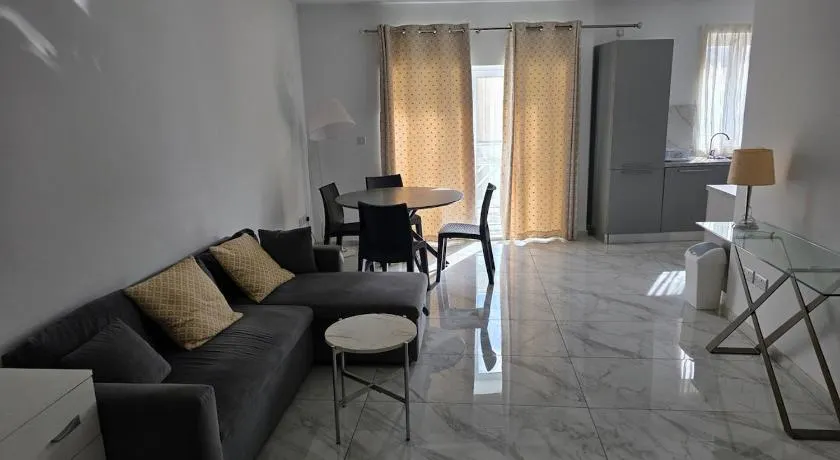 3bedroom Flat in Swieqi 5-minute walk to Paceville - Image 1