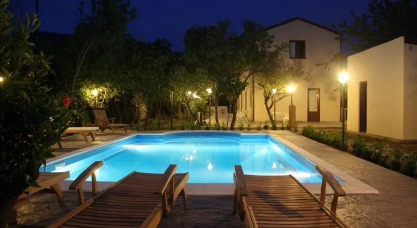 Villa Giardino Paradiso på havet, med Opvarmet Pool, i Cefalù med 13 pladser - Image 1