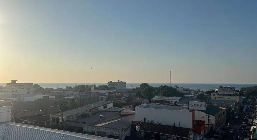 Los Guacamayos La Ceiba - Image 1