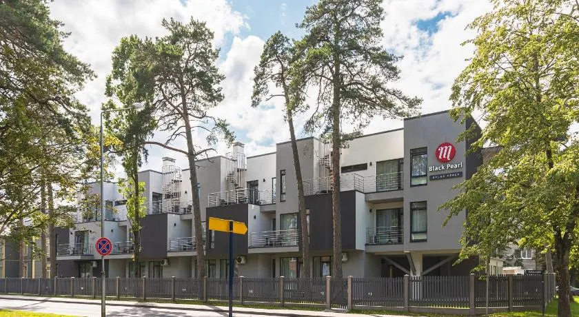 Black Pearl Apartments - Image 1