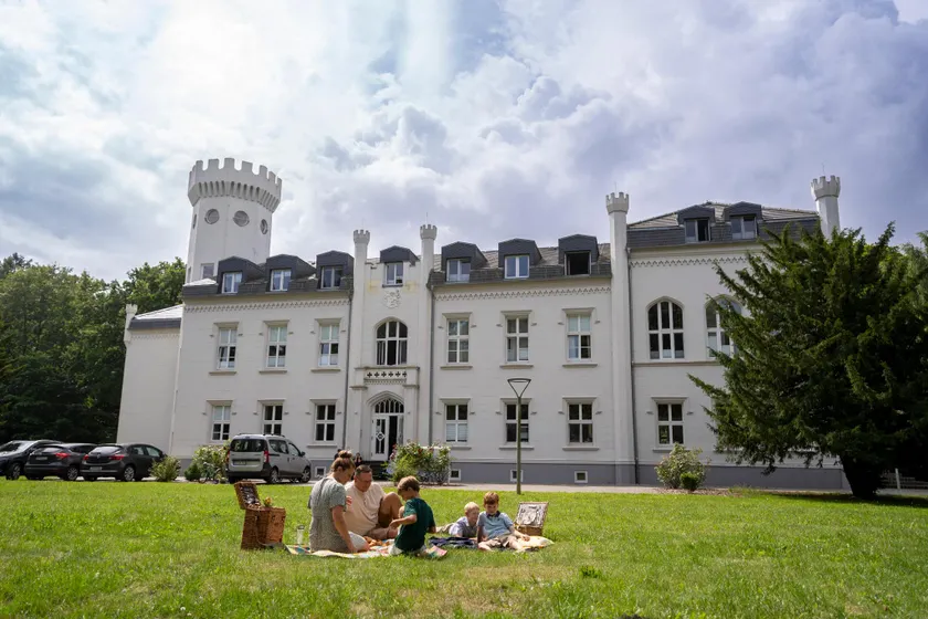 Schloss Hohendorf - Image 1