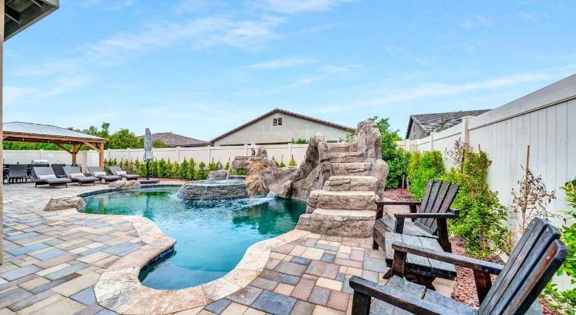 IndioStay 5min to STAGECOACH Fest -Private Pool, Water Slide, Waterfall, Jacuzzi, Fire Pit - Image 1