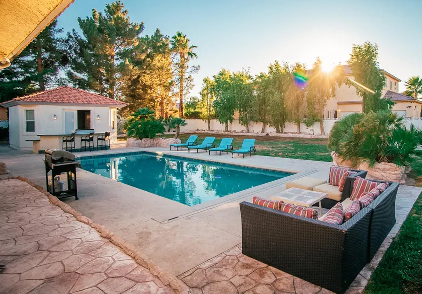 Ultra Luxurious 6BR w/ Pool- 10min to Vegas Strip ! - Image 1