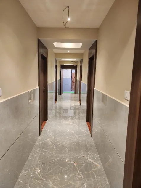 Hotel Yatri Inn - Image 1