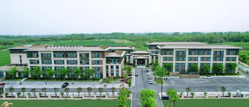 Yangzi Tianyue Hongshan Hotel - Image 1