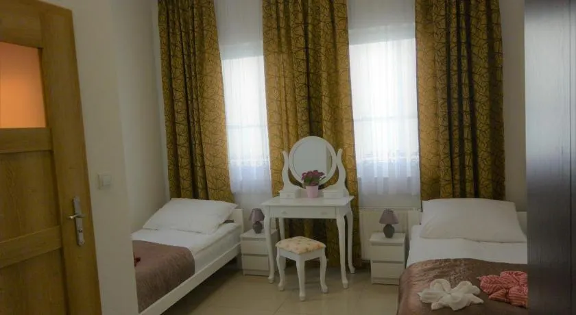 Hostel Wólka Kosowska z prywatnymi łazienkami - Image 1
